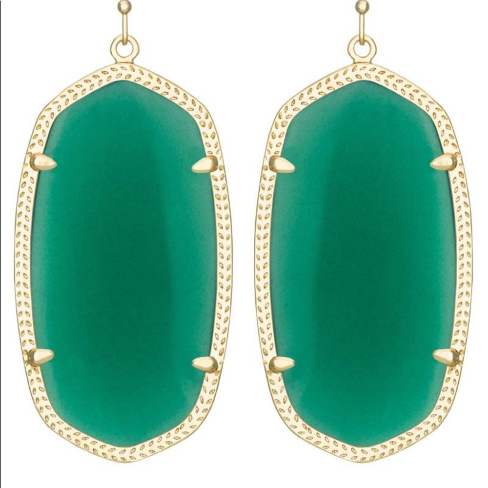 Green Kendra Scott Danielle earring.